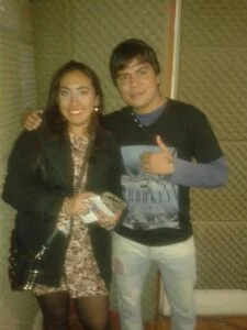 Claudio y la ganadora de Campanas en la Noche