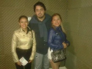 Ganadoras de  Campanas en la Noche junto a Joaquin